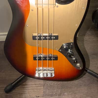 Fender American Series Jazz Bass with Maple Fretboard 2000 - 2007 - 3-Color Sunburst image 2