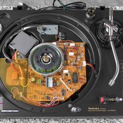 Technics SL-1200MK4 Black direct drive DJ turntable in Excellent Condition image 16