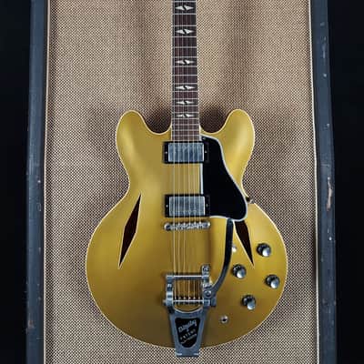 Gibson Custom Shop ’64 Trini Lopez 2022 Made to Measure All Gold w/ Factory Bigsby (381) image 2