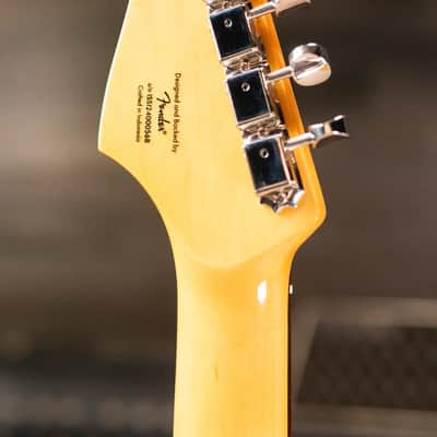Squier Classic Vibe '60s Stratocaster Electric Guitar - Candy Apple Red image 6