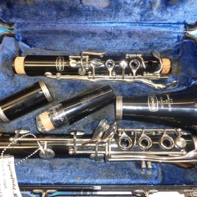 used Bundy Resonite Bb Student Clarinet with case + mouthpiece Recently serviced image 1