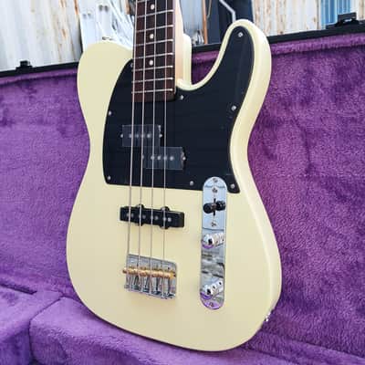 Clip TBS-4 Bass Guitar Short Scale Telebass Aged Vanilla image 3