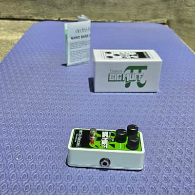 Electro-Harmonix Nano Bass Big Muff Pi Distortion / Sustainer 2014 - Present - Green / Black image 3