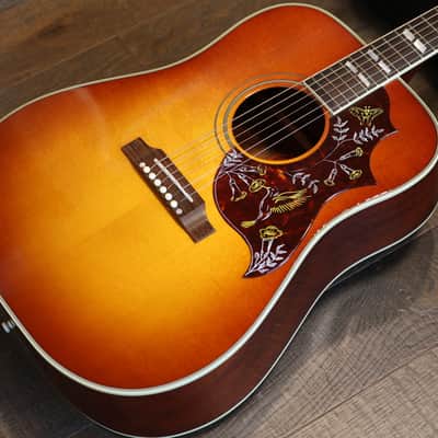2003 Gibson Hummingbird Light Sunburst Acoustic/ Electric Dreadnaught Guitar + Hard Shell Case image 2