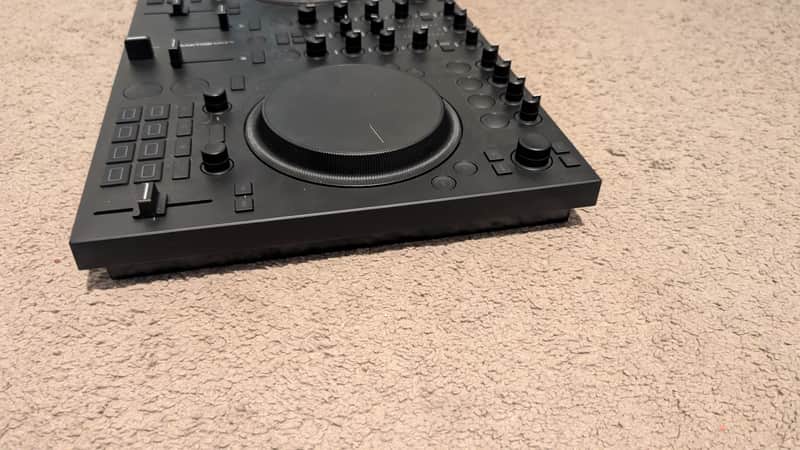 Native Instruments Traktor MX2 DJ Controller image 1