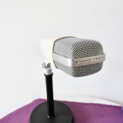 Sennheiser MD 421-N Cardioid Dynamic Microphone with script logo image 7