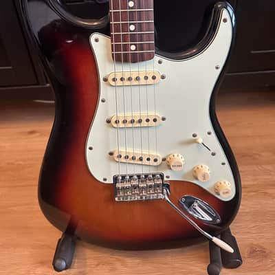 Fender Vintera '60s Stratocaster with Pau Ferro Fretboard 2019 - 2023 - 3-Color Sunburst - incl. Case and Gigbag image 7