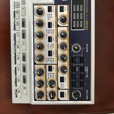 Yamaha AN200 Desktop Synthesizer 2001 - Silver