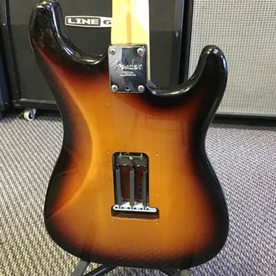 Fender American Deluxe Stratocaster with Rosewood Fretboard 1999 - 2003 - 3-Color Sunburst image 11