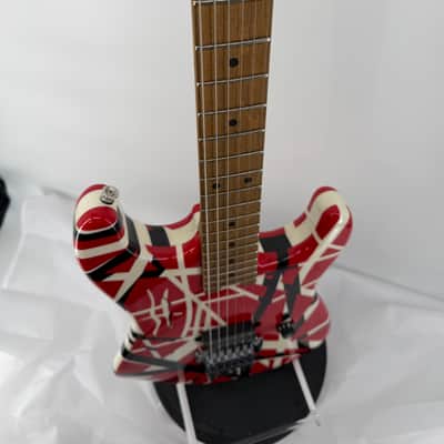 EVH Striped Series Frankie 2020 - Present - Red / White / Black Stripes Relic image 21