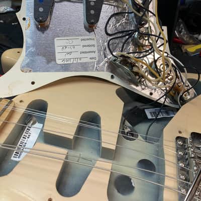 Fender Highway One Stratocaster with Maple Fretboard 2006 - 2009 - Honey Blonde Transparent image 23
