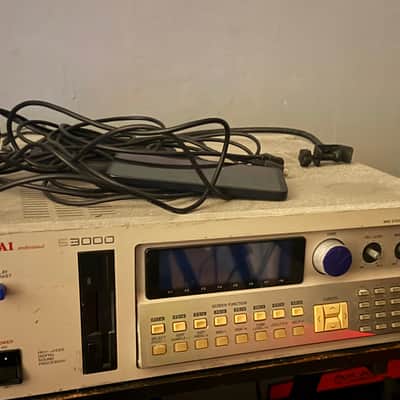 Akai S3000i MIDI Stereo Digital Sampler 1993 - White