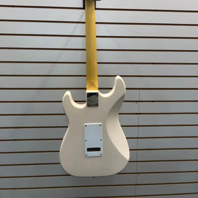 G&L Tribute Series Legacy - White Gloss with Maple Fretboard image 2