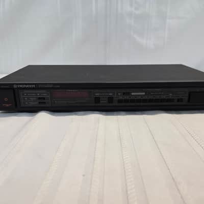 Pioneer TX-V70 AM/FM Tuner 1980's - Silver image 1