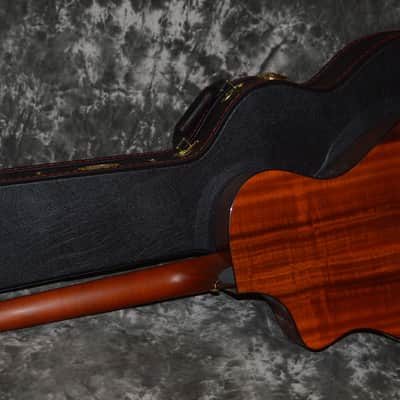 2022 Breedlove - Oregon Concert Bourbon CE Myrtlewood - Bourbon Burst image 6