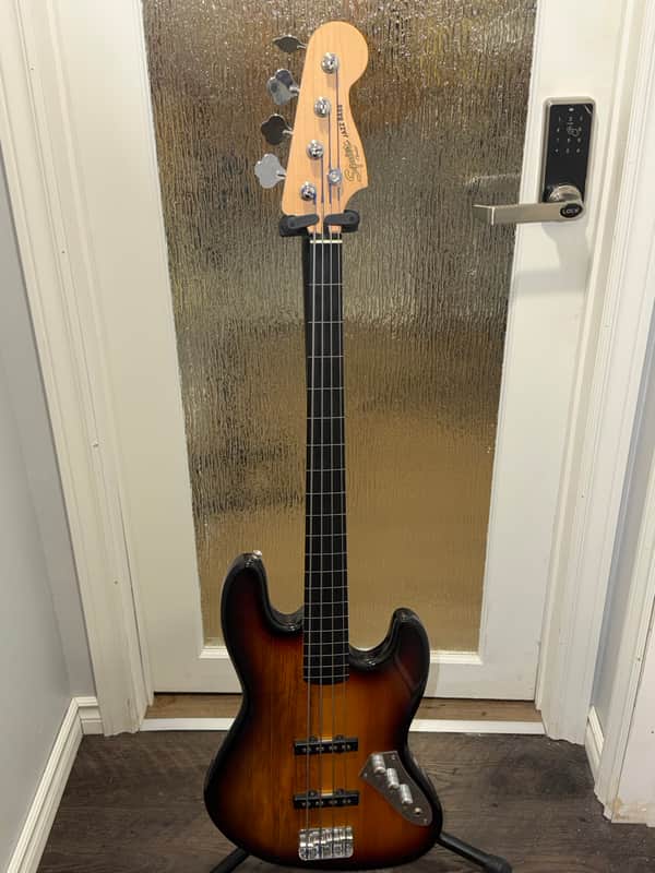 Squier Vintage Modified Jazz Bass Fretless | Reverb Canada