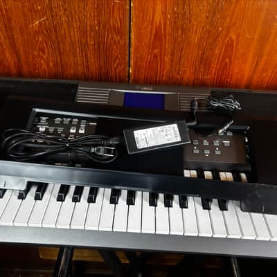 Yamaha PSR-S670 61-key Arranger Workstation w/ bag image 12