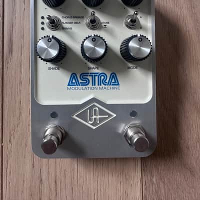 ギター Universal Audio UAFX Astra Modulation Universal Audio UAFX Astra Modulation Machine Pedal | Sweetwater