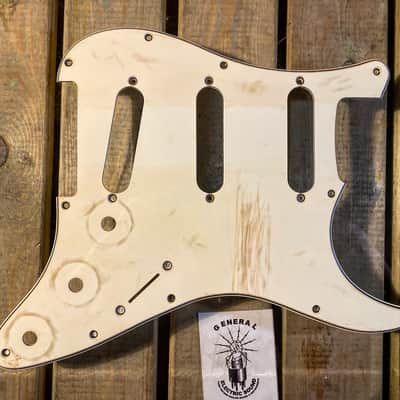 General Vintage Tone Stratocaster 1972 Pickguard parchement classic aged white 1972 Classic white image 2