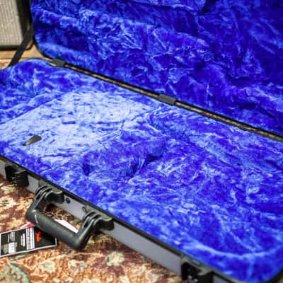 Fender Deluxe Molded Strat/Tele Hardshell Case Silver/Blue image 7
