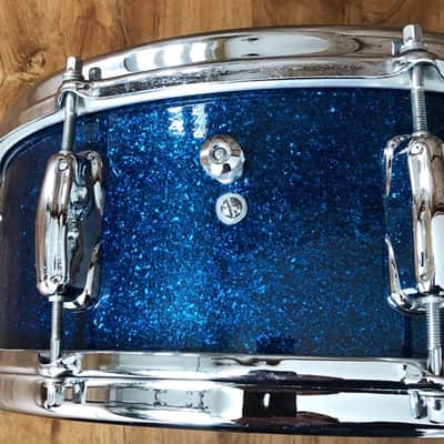 Slingerland “Artist” Model 5.5x14" 8-Lug Solid Maple Snare Drum with Zoomatic Strainer 1960s-Blue Sparkle image 2