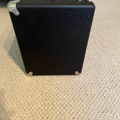 Fender Fender Rumble 40 Bass Combo (V3) – 40W 1x10 2019 - Black Tolex Silver and Grey Grill image 3