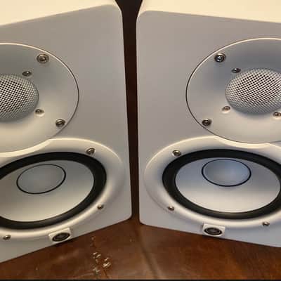 Yamaha HS5 5" Powered Studio Monitor (Single) 2015 - Present - White image 4