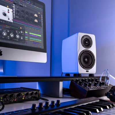 IK Multimedia iLoud Precision 5 studio monitor (single) - White image 2