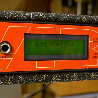 ACCESS VIRUS B CLASSIC RACK SYNTHESIZER 2000s - RED