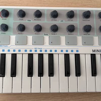 Arturia MiniLab MkII 25-Key MIDI Controller 2017 - Present - White