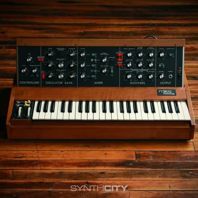 1976 Moog Minimoog Model D 44-Key Monophonic Synthesizer (Serviced)