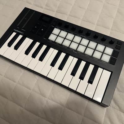 Novation Launchkey Mini 25 MKIV MIDI Keyboard Controller 2024 - Present - Black