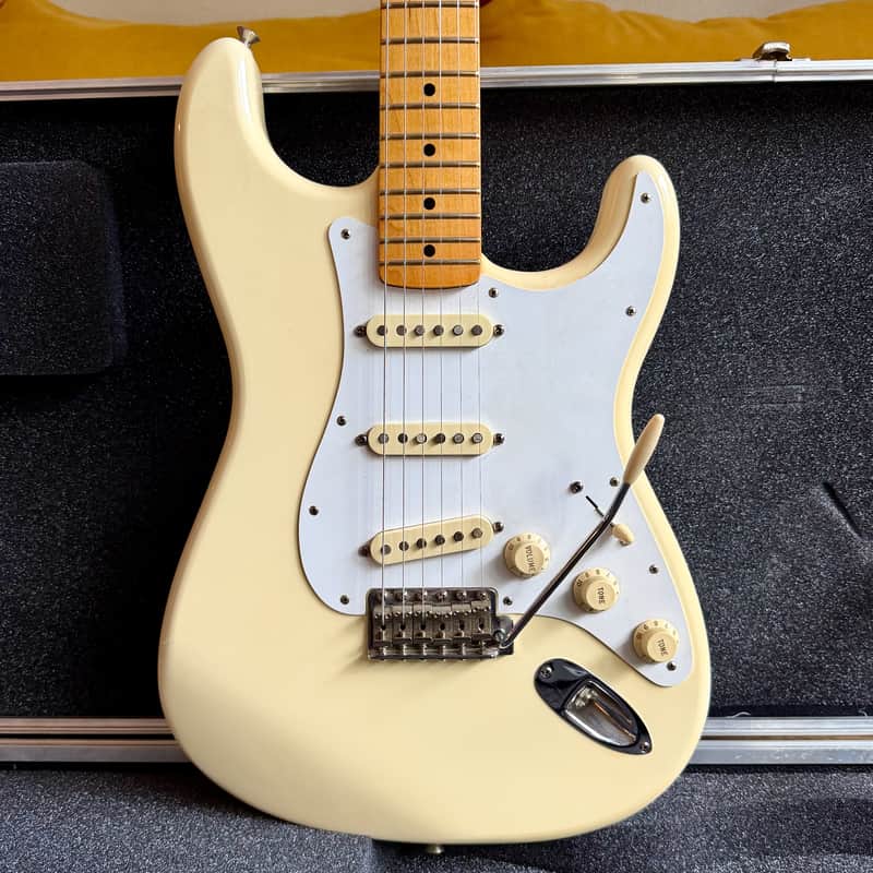 2006 Fender Jimi Hendrix Stratocaster Olympic White w/Roadie ATA Hard Case