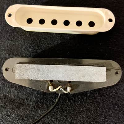 Single Coil Pickup with Aged Cover, plus Screws and Springs (Aged White) image 9