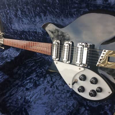 Rickenbacker 350-12V63 Jetglo Lefty image 10