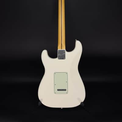 Fender Limited Edition American Professional Classic Stratocaster Featuring the Fender Silent System - Olympic White image 4