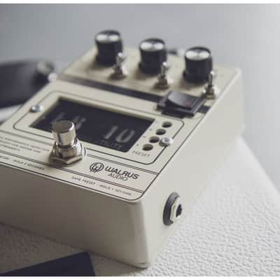 Walrus Audio EB-10 Preamp/EQ/Boost Pedal - Cream image 6