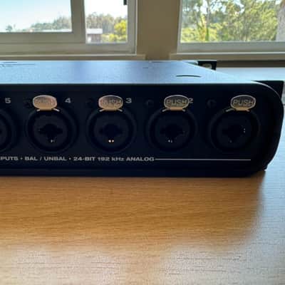 MOTU 8M 26-Channel Thunderbolt / USB 3.0 Audio Interface - Present - Black image 2