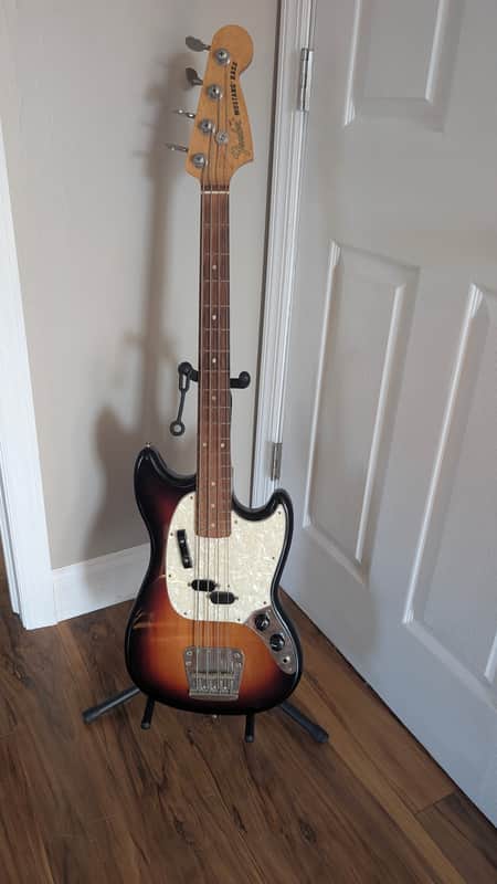 Fender Vintera '60s Mustang Bass 2019 - 2023 - 3-Color Sunburst image 1