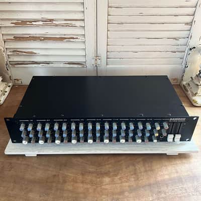 Samson PL1602 - 16 Channel Rack-mountable Line Mixer image 3
