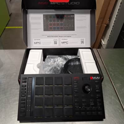 Akai MPC Studio Music Production Controller 2021 - Present - Black image 2