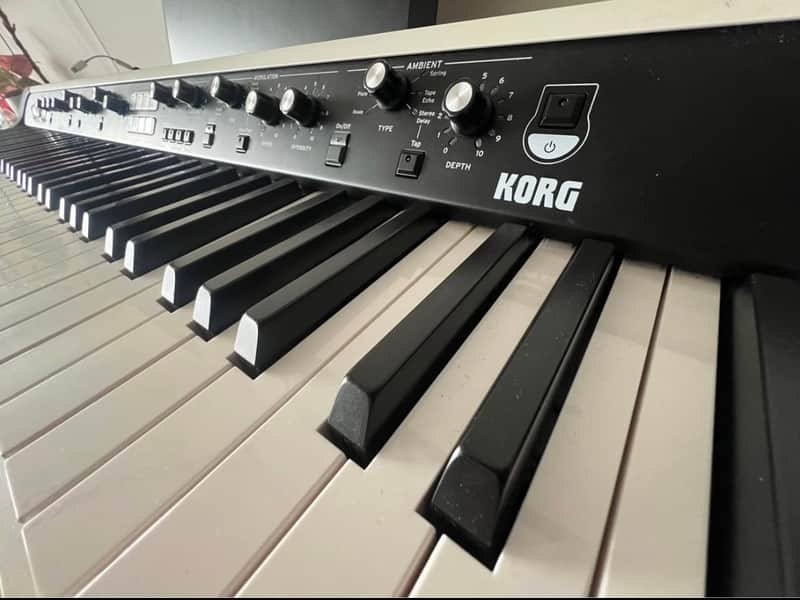 Korg SV2-88SP Stage Vintage Digital Piano with Speakers 2020 - with travel bag image 1