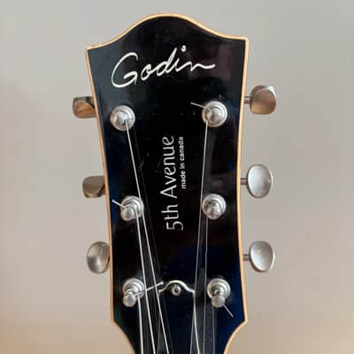 Godin 5th Avenue CW Kingpin II 2010s - Burgundy image 3
