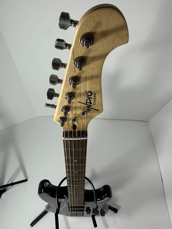 Indio Strat - Black image 1