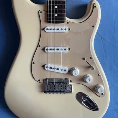 Fender American Series Stratocaster 2002 - 2007 Olympic White image 11