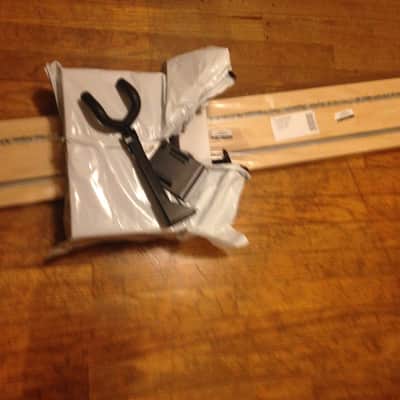 Diamond Life GUITAR HANGER MX HSS148.MPL Maple image 1