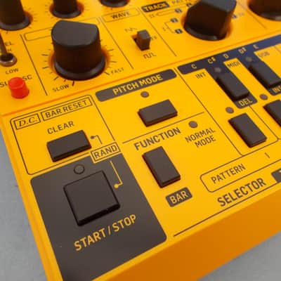 Behringer TD-3MO 2022 - Yellow near mint image 6