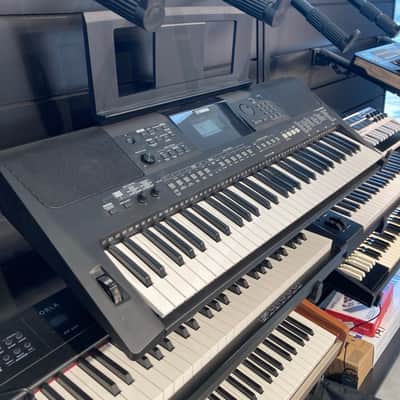 Yamaha PSR-E463 61-Key Portable Keyboard 2018 - Present - Black image 2