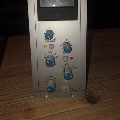 Solid State Logic XR626 X-Rack Stereo Bus Compressor in Mynx Rack 2010s - Silver image 2
