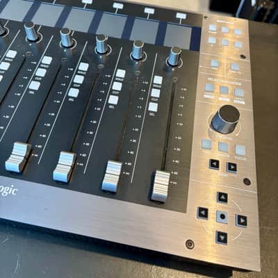 Immagine Solid State Logic SSL UF8 DAW Controller 2021 - Present - Black - 5